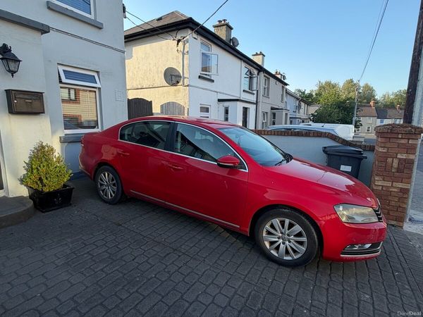 Volkswagen Passat Saloon, Diesel, 2012, Red