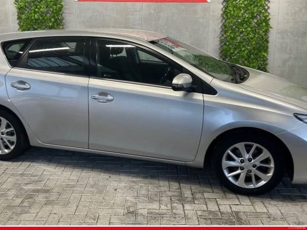 Toyota Auris Hatchback, Diesel, 2014, Silver