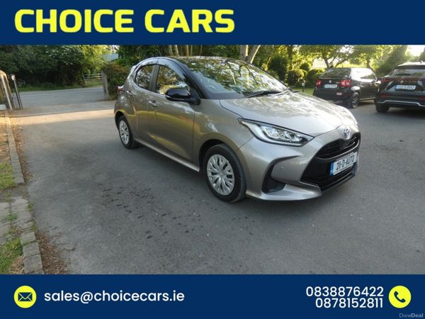 Toyota Yaris Hatchback, Petrol, 2021, Gold
