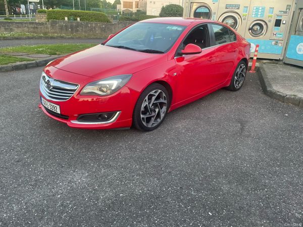 Vauxhall Insignia Hatchback, Diesel, 2014, Red