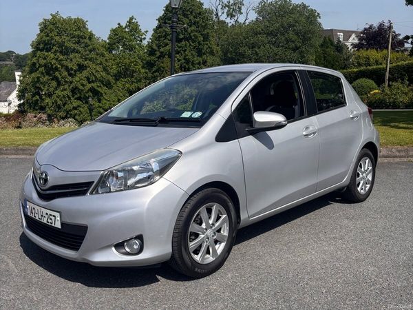 Toyota Yaris Hatchback, Petrol, 2014, Silver
