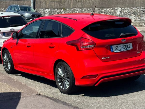 Ford Focus Hatchback, Petrol, 2018, Red