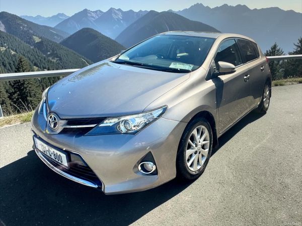 Toyota Auris Hatchback, Diesel, 2013, Bronze