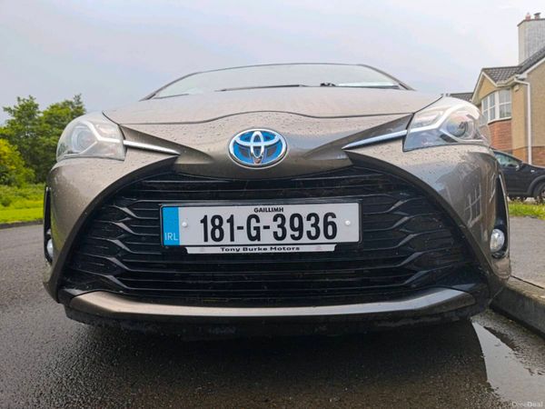 Toyota Yaris MPV, Petrol Hybrid, 2018, Grey
