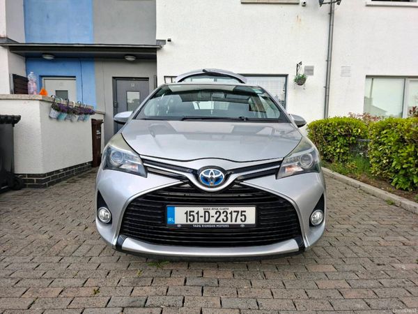 Toyota Yaris Hatchback, Petrol Hybrid, 2015, Silver