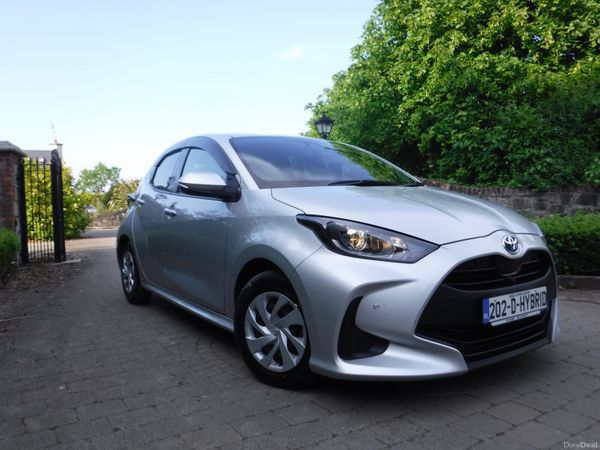 Toyota Yaris Hatchback, Petrol Hybrid, 2020, Silver