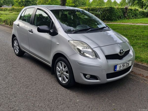 Toyota Yaris Hatchback, Petrol, 2011, Silver