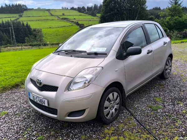 Toyota Yaris Hatchback, Petrol, 2010, Gold