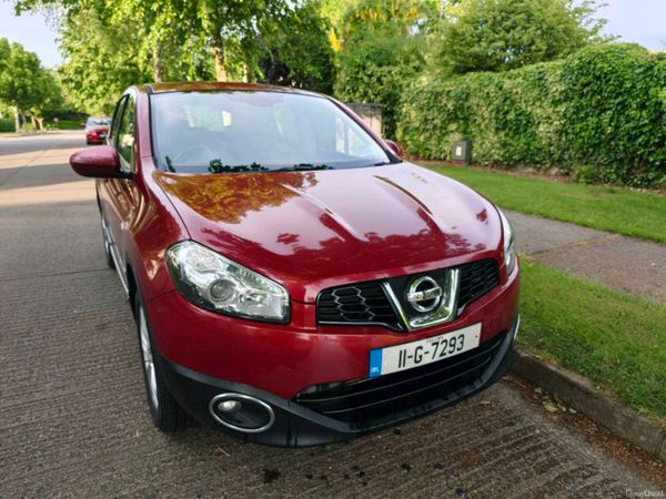 Nissan Qashqai Hatchback, Diesel, 2011, Red