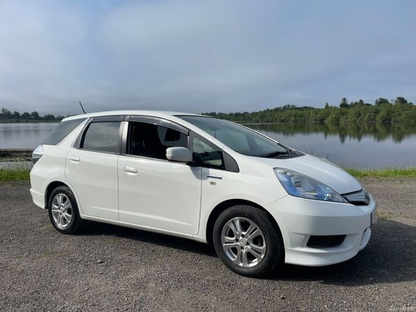 Honda Shuttle Estate, Petrol Hybrid, 2014, White