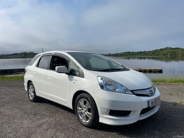 Honda Shuttle Estate, Petrol Hybrid, 2014, White