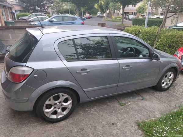 Opel Astra Hatchback, Petrol, 2006, Silver