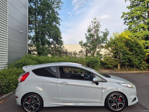 Ford Fiesta Hatchback, Petrol, 2016, Grey