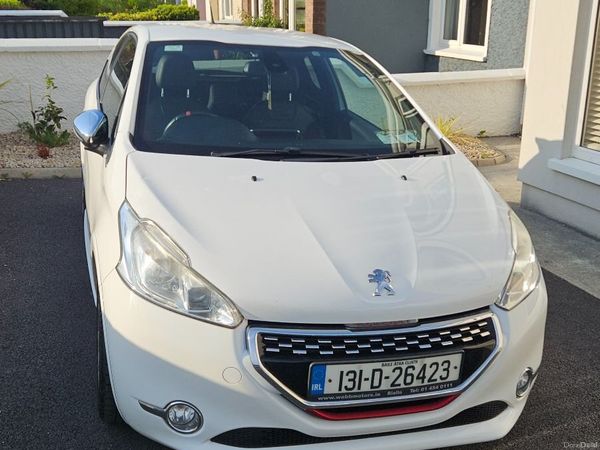 Peugeot 208 Hatchback, Petrol, 2013, White