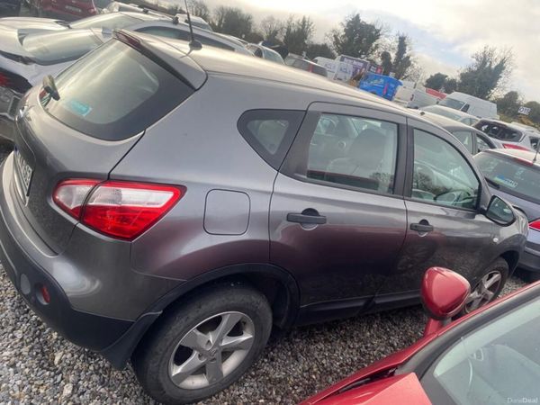 Nissan Qashqai Hatchback, Petrol, 2012, Grey