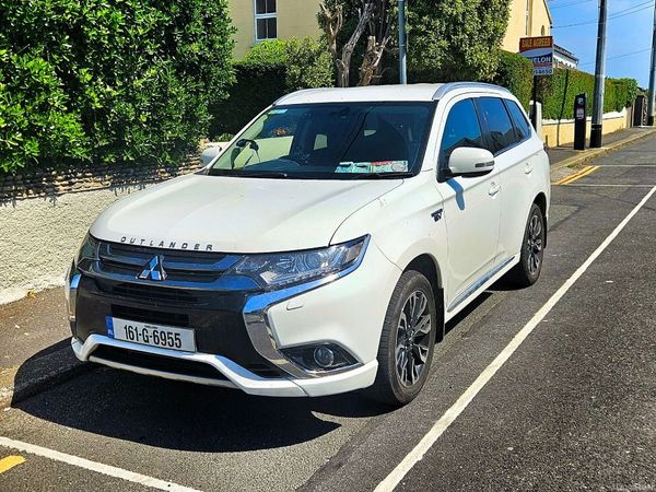 Mitsubishi Outlander SUV, Petrol Plug-in Hybrid, 2016, White