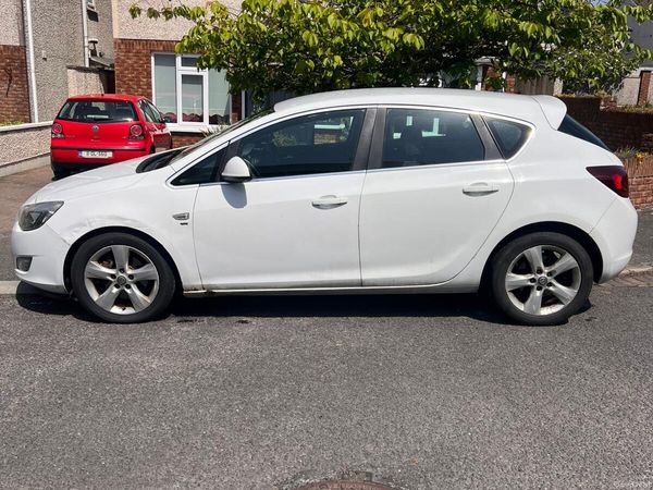 Vauxhall Astra Hatchback, Diesel, 2011, White