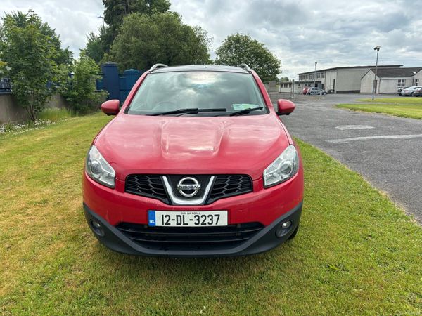 Nissan Qashqai Hatchback, Diesel, 2012, Red