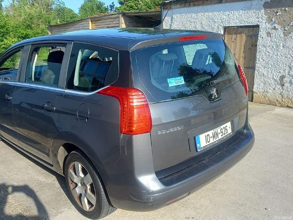 Peugeot 5008 MPV, Diesel, 2010, Grey