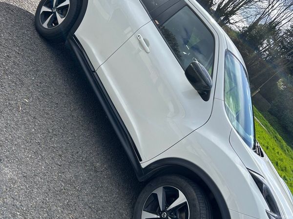 Nissan Juke SUV, Diesel, 2019, White