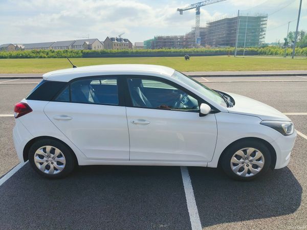 Hyundai i20 Hatchback, Petrol, 2016, White