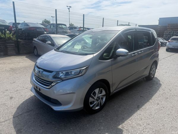 Honda Freed Hatchback, Petrol Hybrid, 2017, White