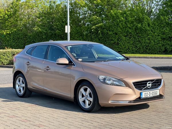 Volvo V40 Hatchback, Diesel, 2013, Silver