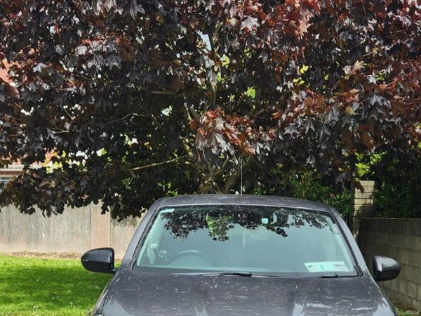 Nissan Qashqai Hatchback, Diesel, 2012, Grey