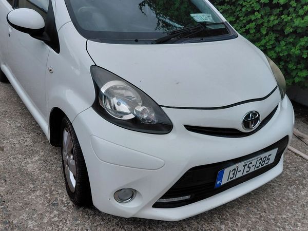 Toyota Aygo Hatchback, Petrol, 2013, White