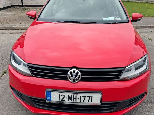 Volkswagen Jetta Saloon, Diesel, 2012, Red