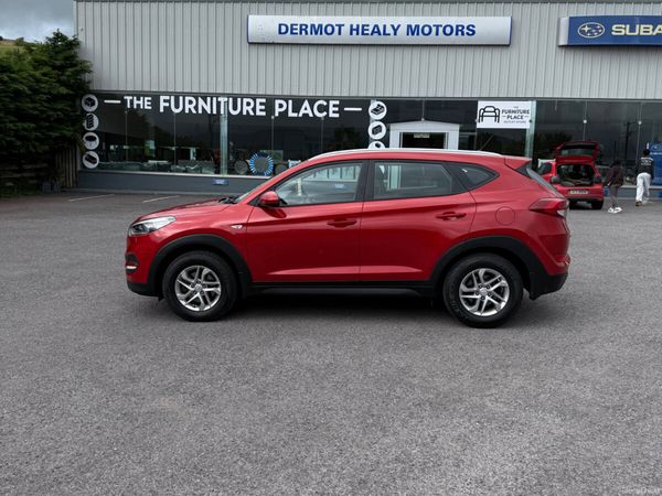 Hyundai Tucson SUV, Petrol, 2016, Red