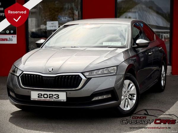 Skoda Octavia Hatchback, Diesel, 2023, Grey