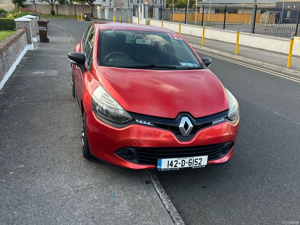 Renault Clio Hatchback, Petrol, 2014, Red