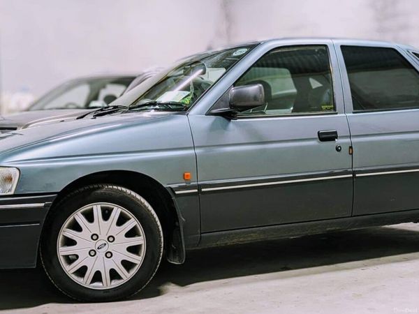 Ford Escort Hatchback, Petrol, 1992, Grey