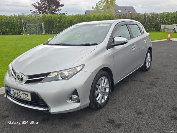 Toyota Auris Hatchback, Diesel, 2015, Silver