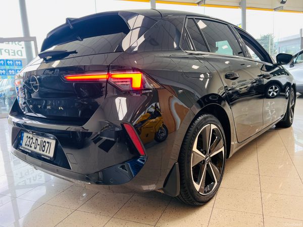 Opel Astra Hatchback, Petrol, 2023, Black