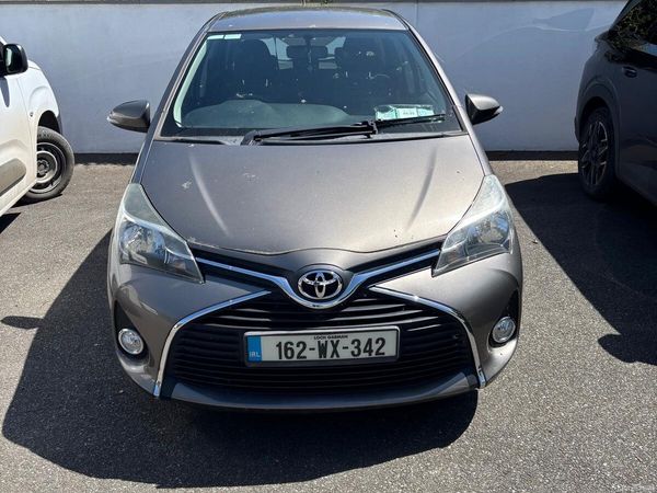 Toyota Yaris Hatchback, Petrol, 2016, Bronze
