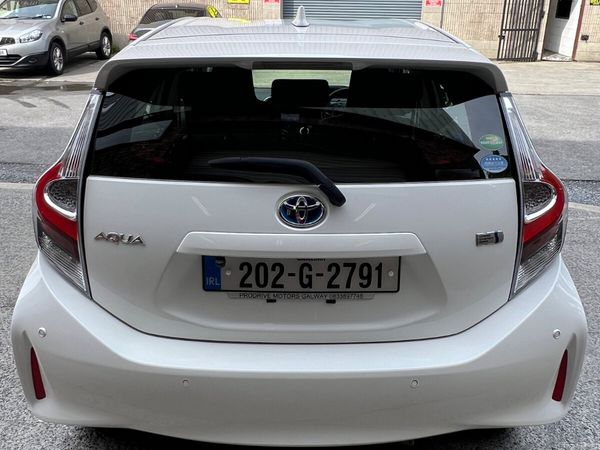 Toyota Aqua Hatchback, Petrol Hybrid, 2020, White
