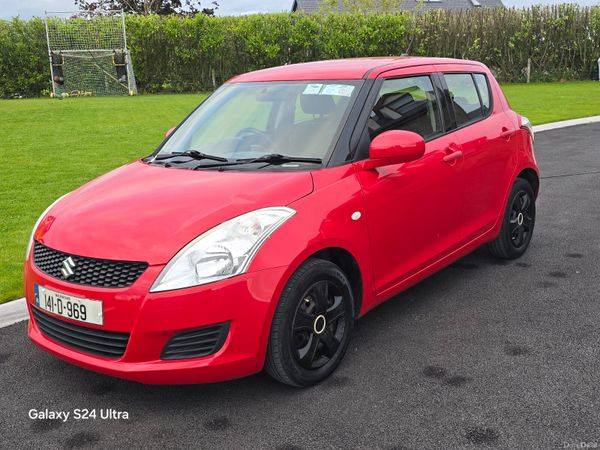 Suzuki Swift Hatchback, Petrol, 2014, Red