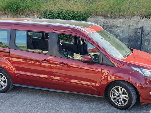 Ford Tourneo MPV, Diesel, 2020, Red