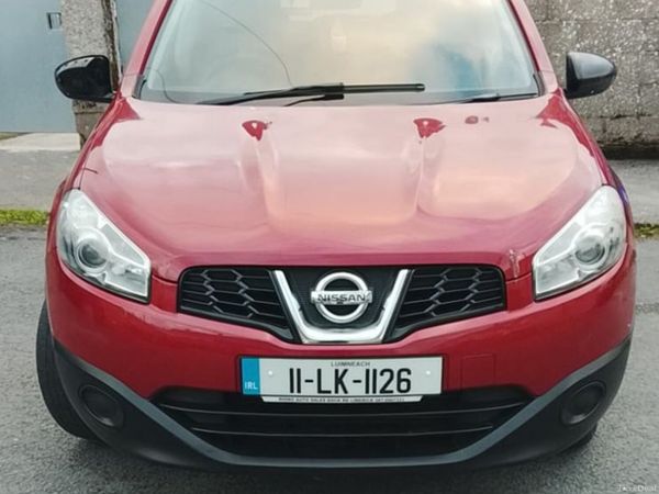 Nissan Qashqai Hatchback, Diesel, 2011, Red