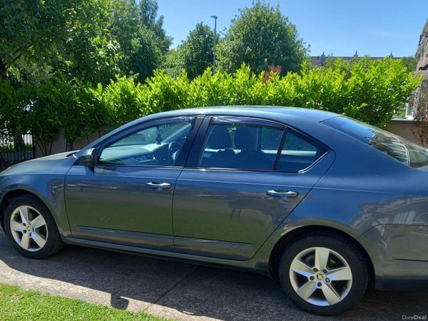 Skoda Octavia Saloon, Diesel, 2014, Grey