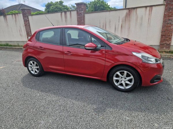 Peugeot 208 Hatchback, Petrol, 2015, Red