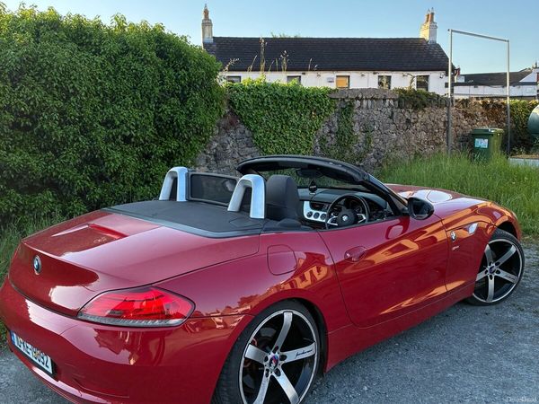 BMW Z4 Convertible, Petrol, 2010, Red