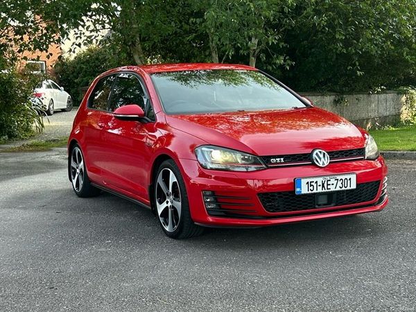 Volkswagen Golf Hatchback, Petrol, 2015, Red