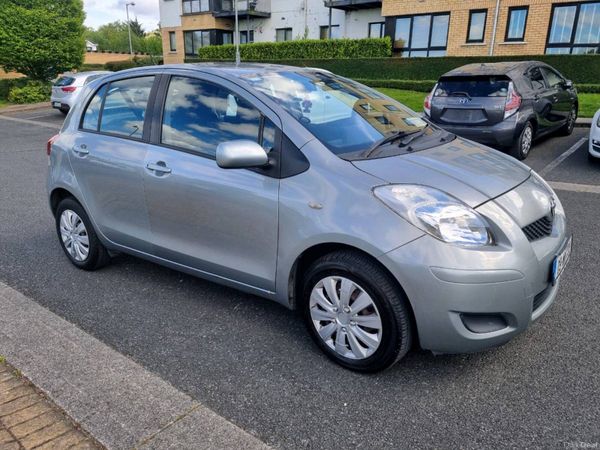 Toyota Yaris Hatchback, Petrol, 2009, Silver