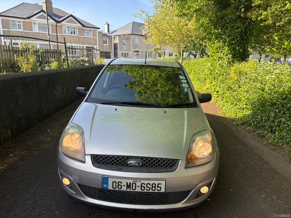 Ford Fiesta Hatchback, Petrol, 2006, Silver