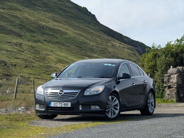 Vauxhall Insignia Hatchback, Diesel, 2013, Black