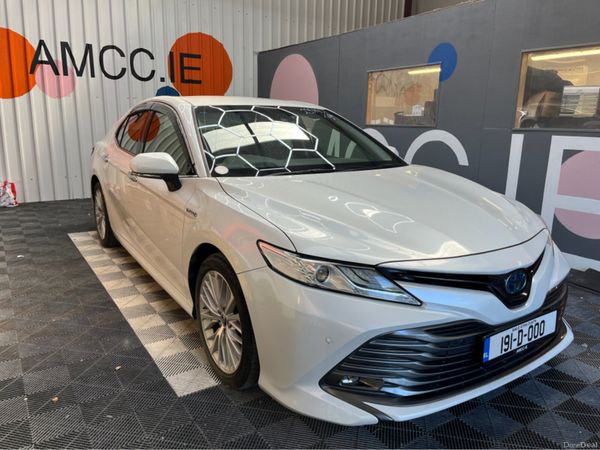 Toyota Camry Saloon, Petrol, 2019, White