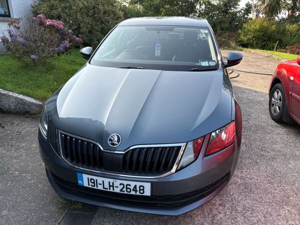 Skoda Octavia Hatchback, Diesel, 2019, Grey